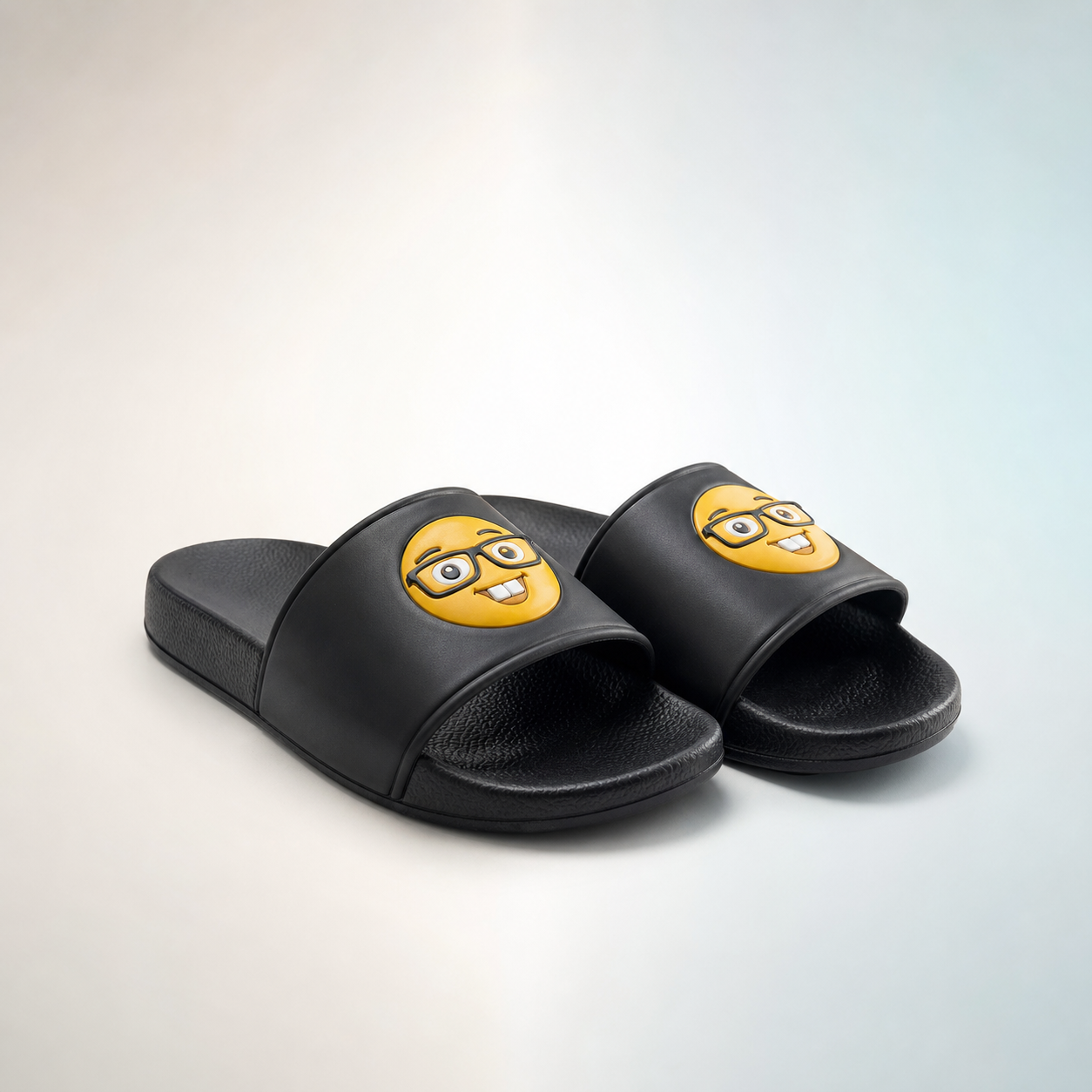 Smiloz Dren black sliders with clever character